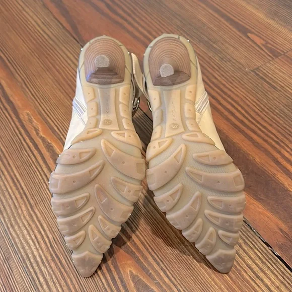Casadei Beige Leather Pointed Toe Zip Up Heeled Booties 6 1/2
